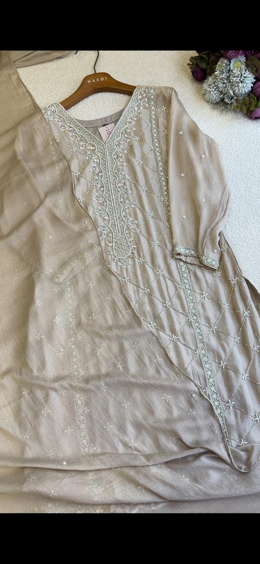 18554 Beautiful handworked suit