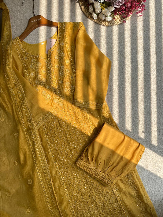 19410 / Premium Mulchanderi suit