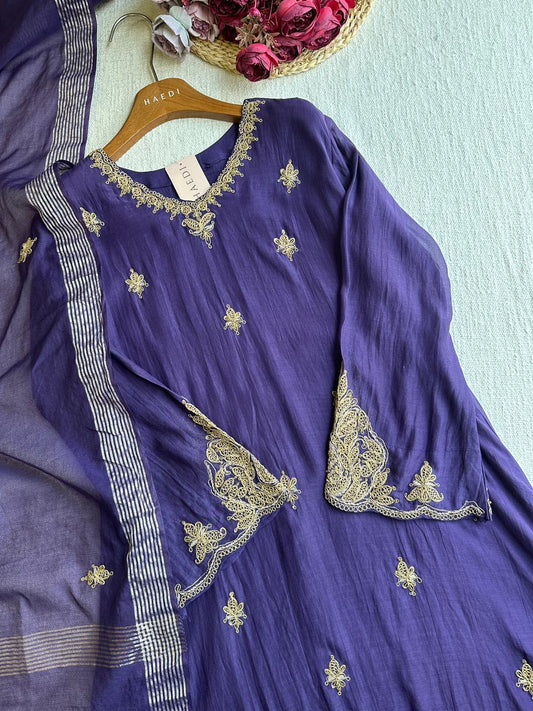 19845 Beautiful mulchanderi suit