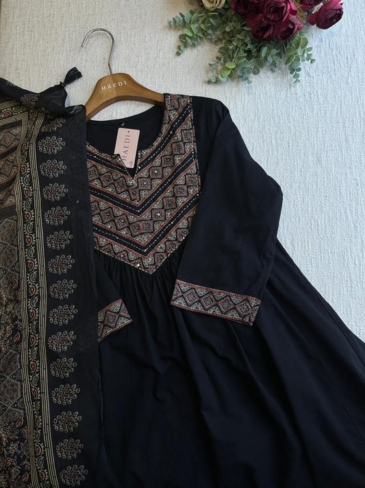 19958 Beautiful cotton suit