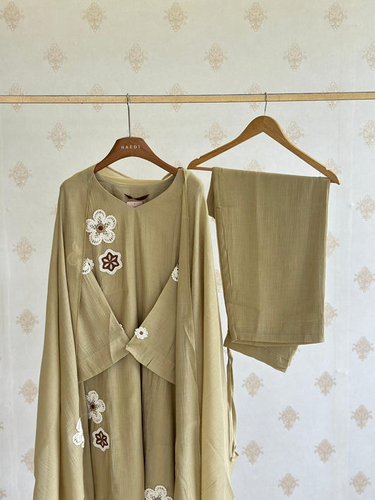 20006 Beautiful partywear suit