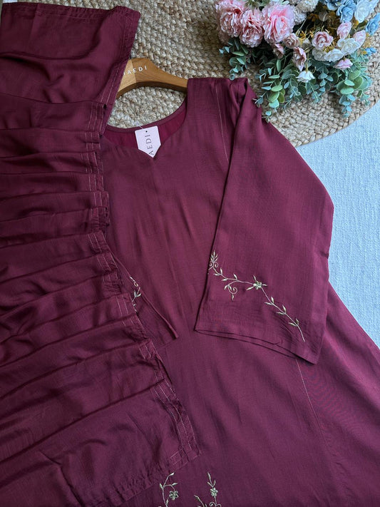 20019/20018 Beautiful embroidered muslin suit