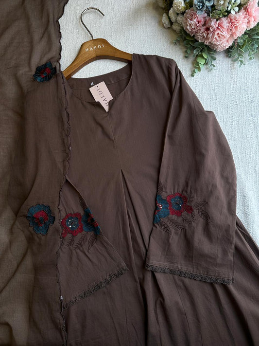 20056 Beautiful embroidered cotton suit