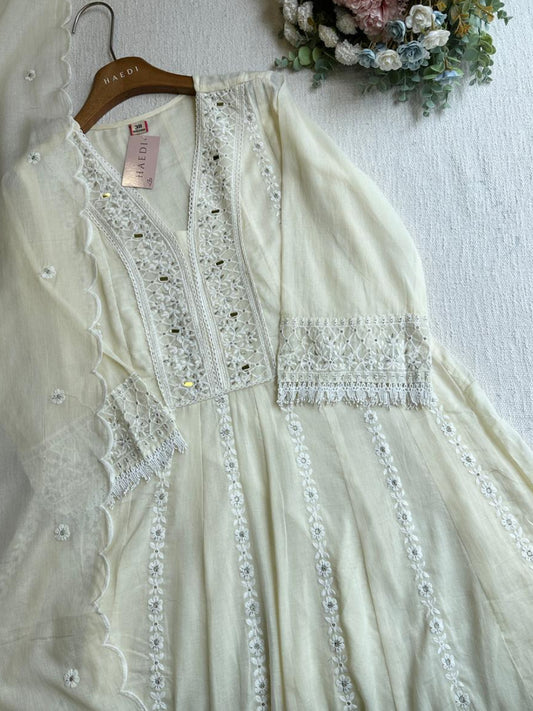 20253 Beautiful embroidered mul cotton suit