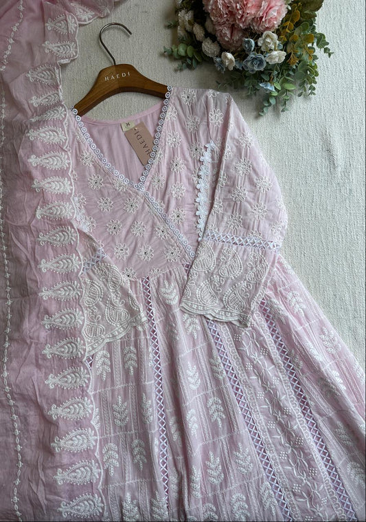 20251 Beautiful embroidred suit