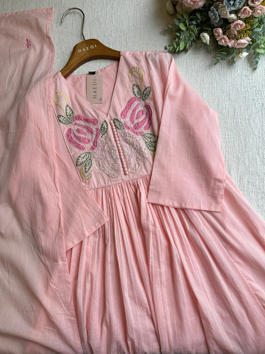 20247/20245 Beautiful handworked suit