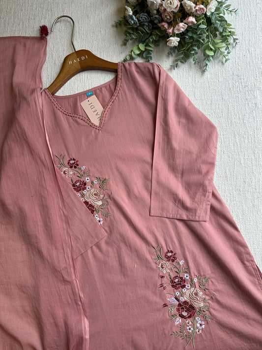 20343 Beautiful embroidered cottoin suit