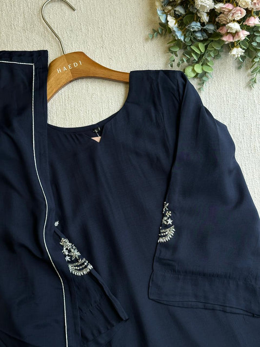 20357 Beautiful handworked suit
