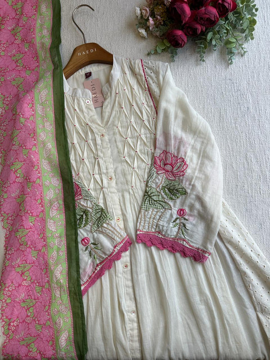 20457 Beautiful embroidered suit