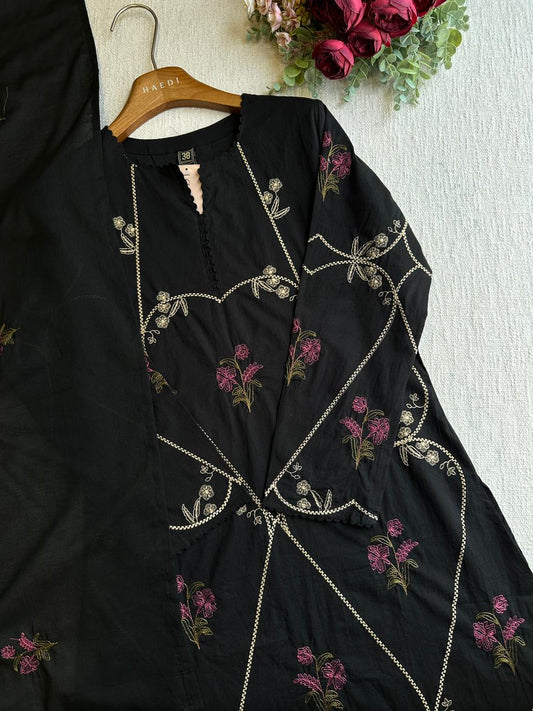 20472 Beautiful embroidered suit