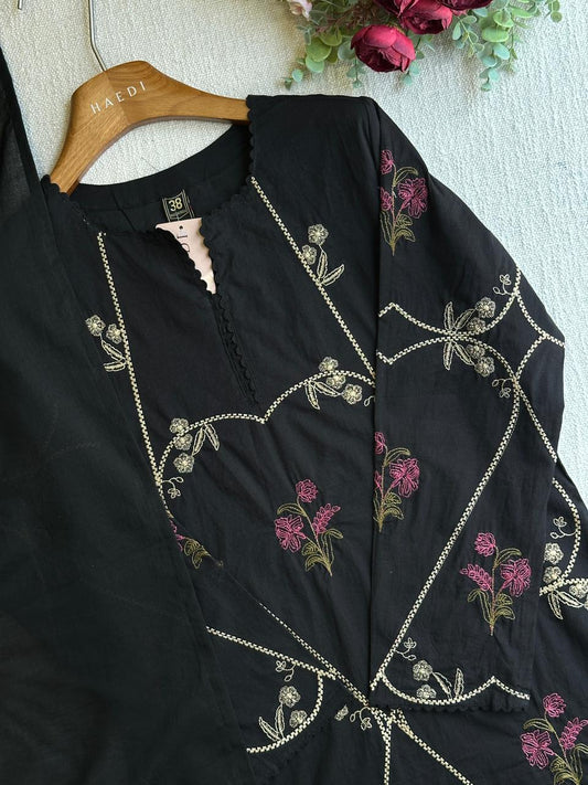 20472/ CMD 58235 Beautiful embroidered suit