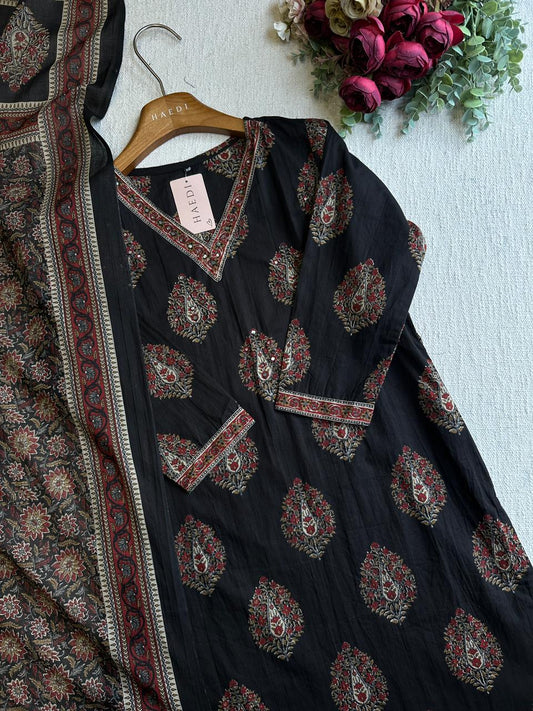 20493 Beautiful cotton suit