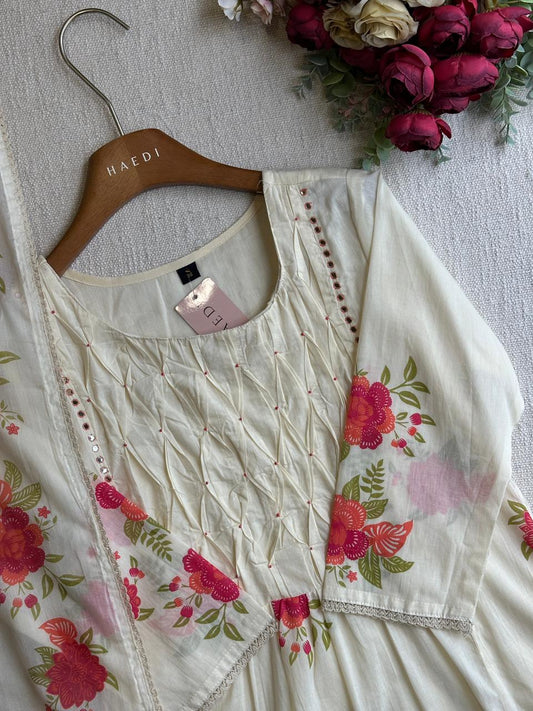 20548 Beautiful floral suit