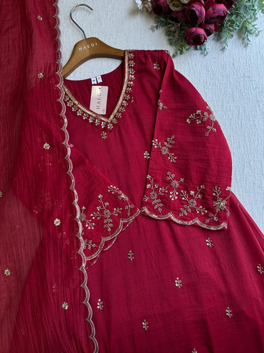 20537 Beautiful partywear suit