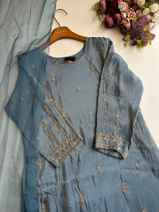 16715 Beautiful handworked suit