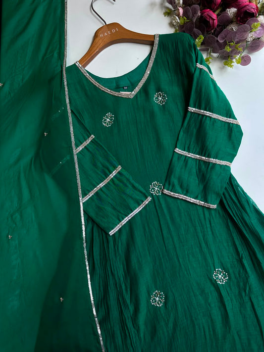 20616 Beautiful handworked mulchanderi suit