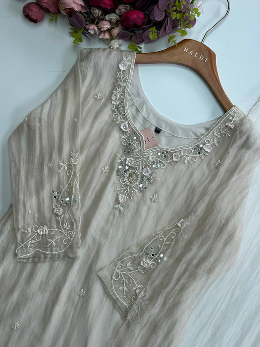 20658 Beautiful handworked suit