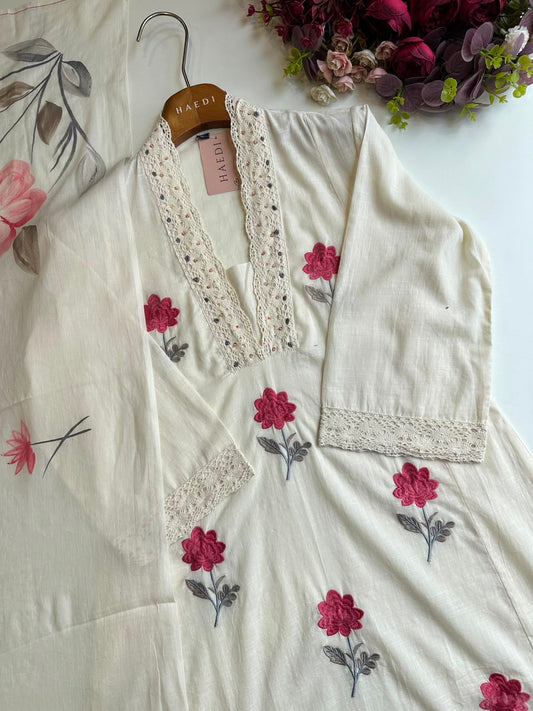 20685 Beautiful embroidered suit