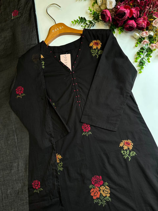 20686 Beautiful embroidfered suit