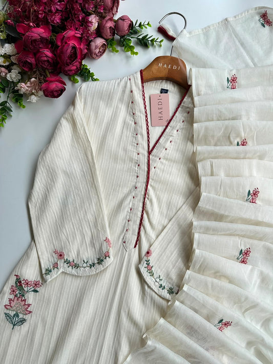 20684 Beautiful embroidered suit