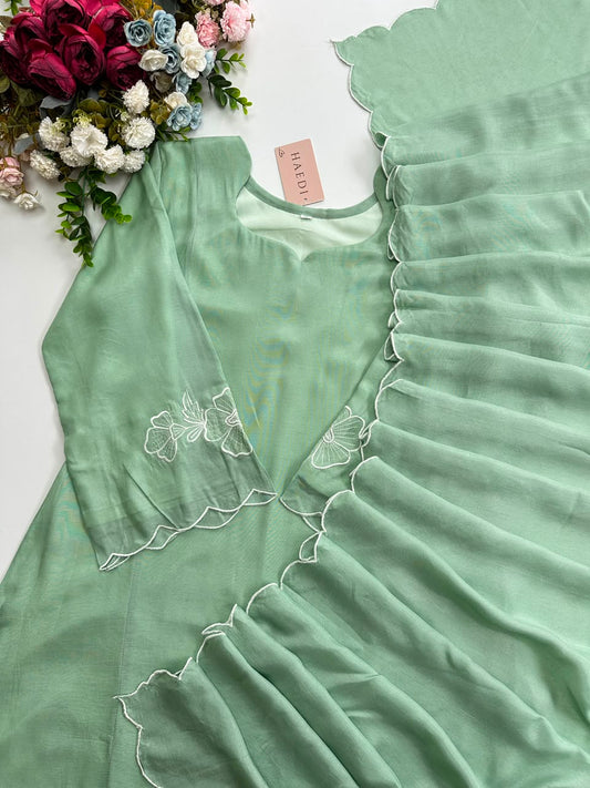20919 Beautiful embroidered muslin suit