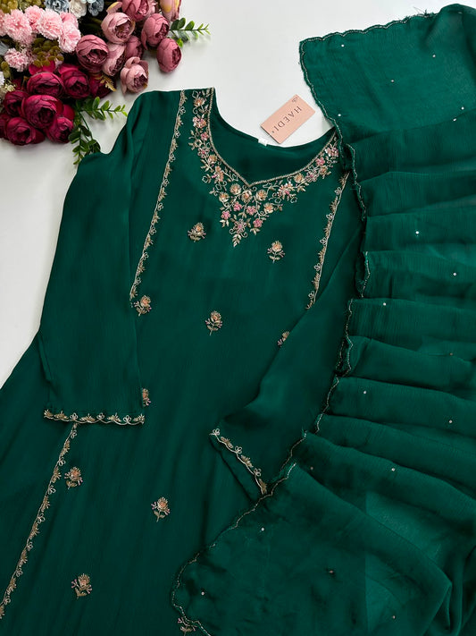 20943 Beautiful handworked suit