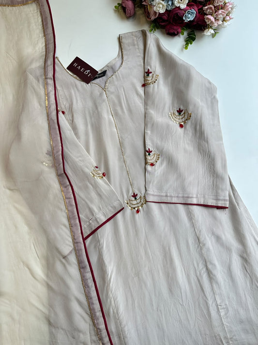 21176 Beautiful designer suit
