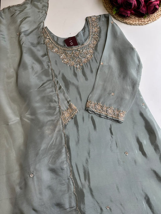 21184 Beautiful partywear suit