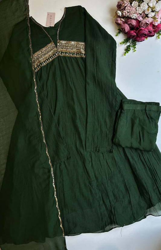21191 Beautiful partywear suit