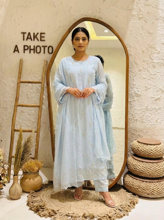 18954 Beautiful Semi partywear suit