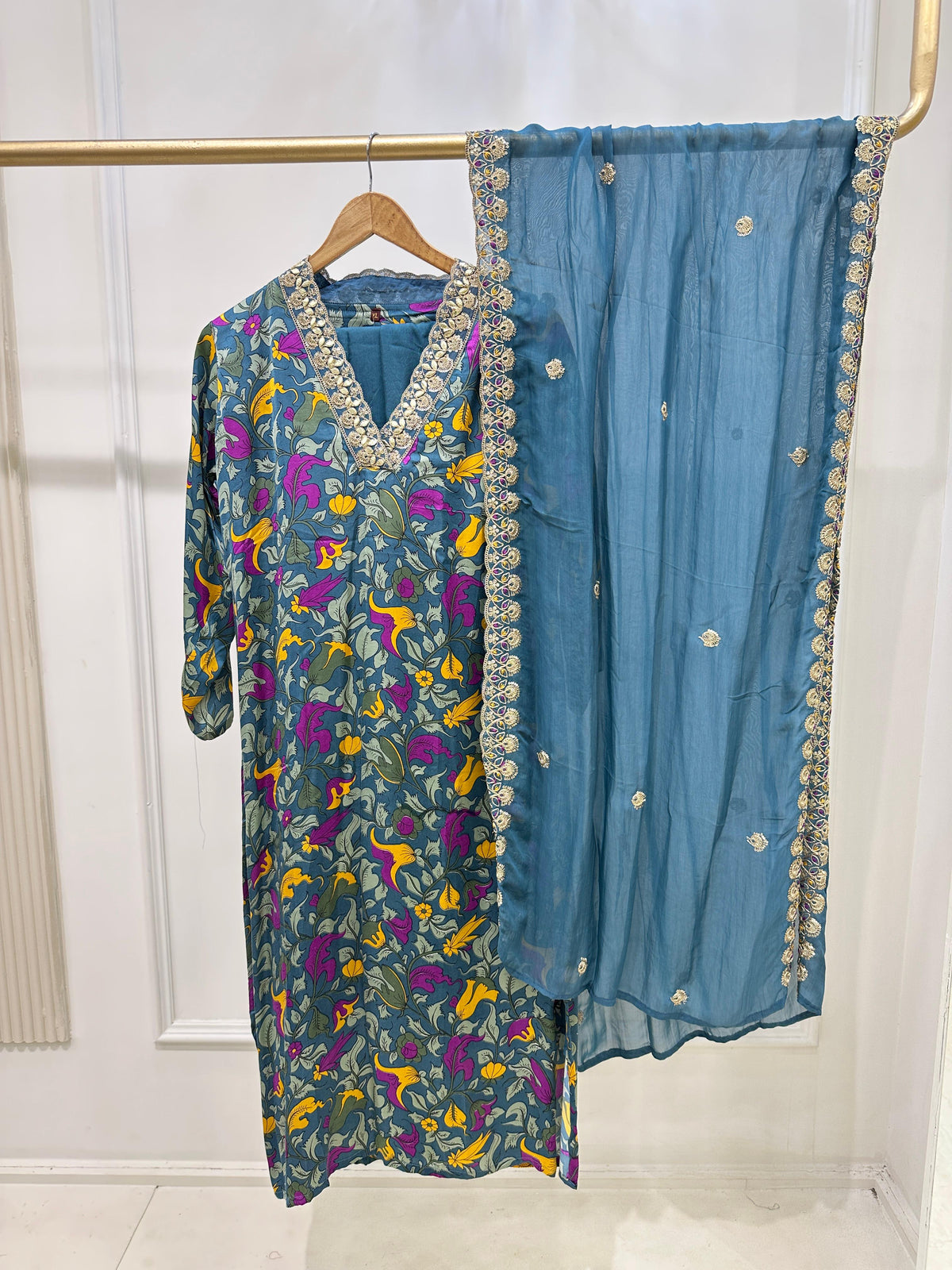 15219 / CMD 12259 Beautiful suit
