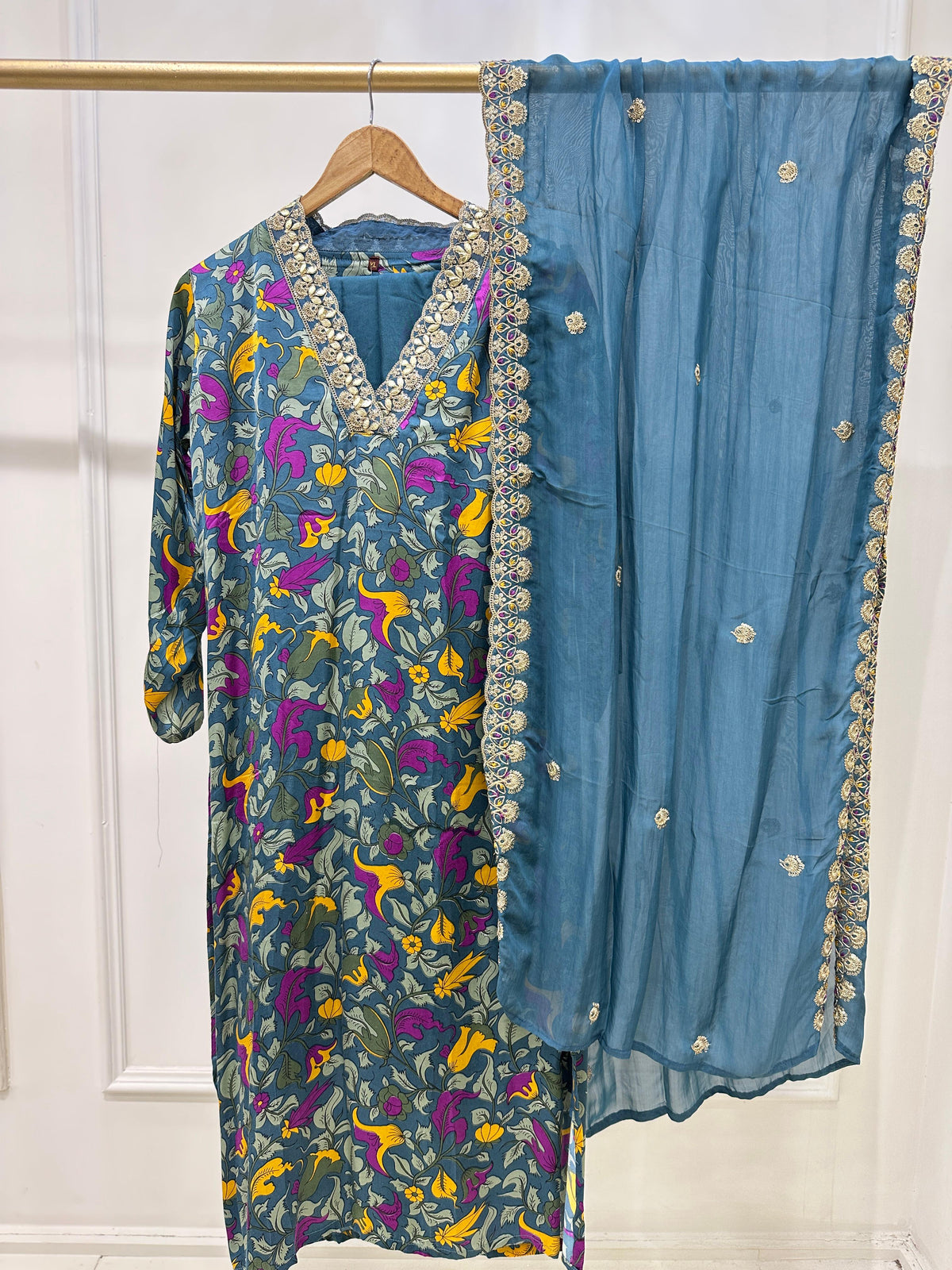 15219 / CMD 12259 Beautiful suit