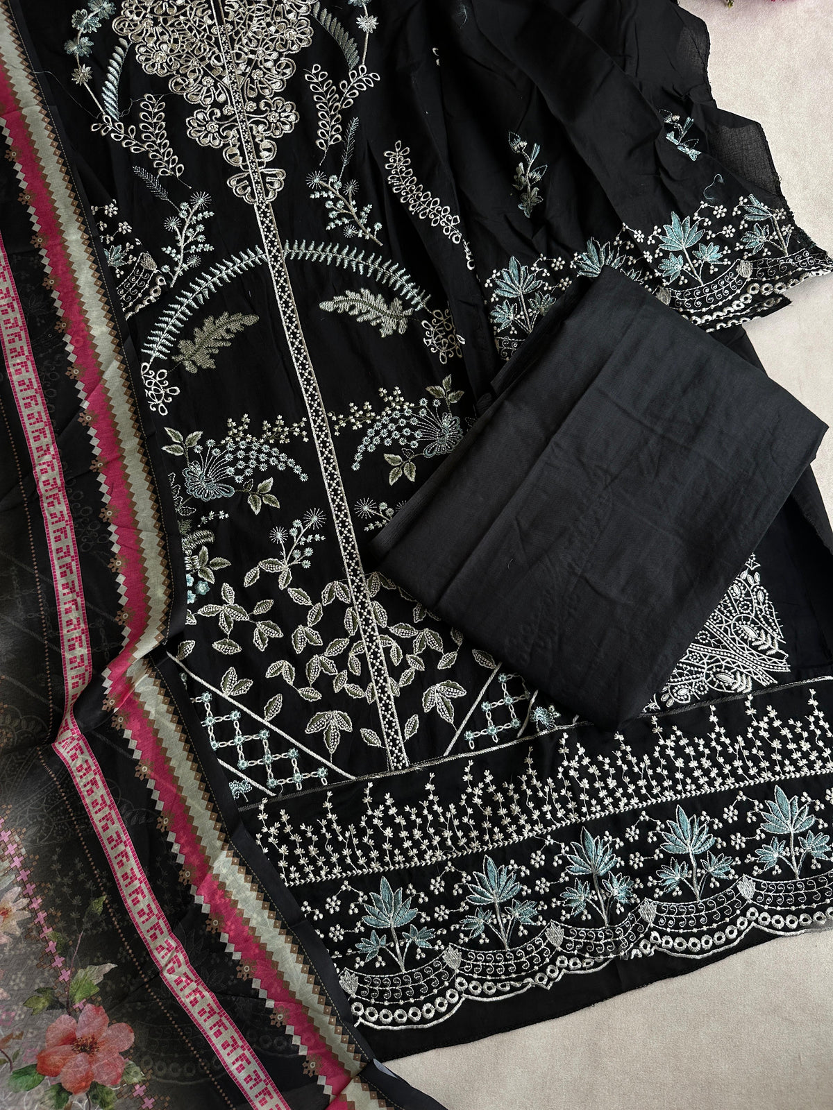 17953 Unstiched pakistani suit