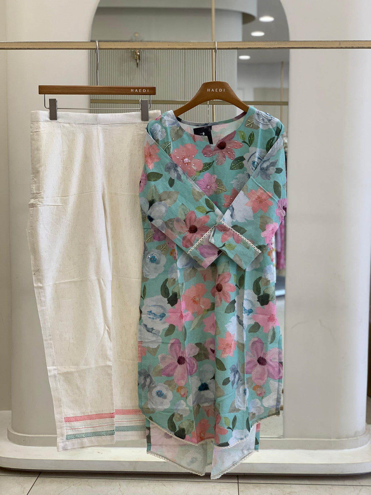 15843  / CMD 12672 Kurti with pants