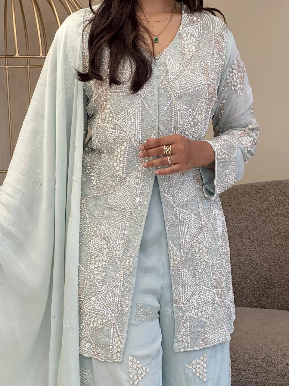 17930 Premium handworked suit