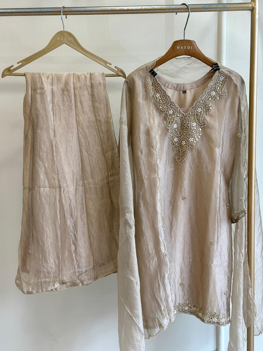 18895 Premium organza tissue suit