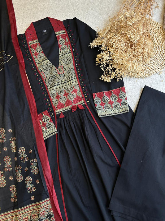 19052 / CMD 57059 Beautiful cotton suit