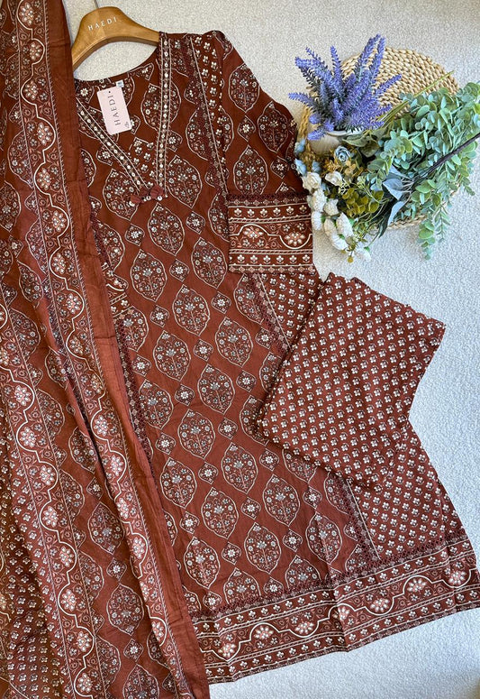 19267 Beautiful cotton suit