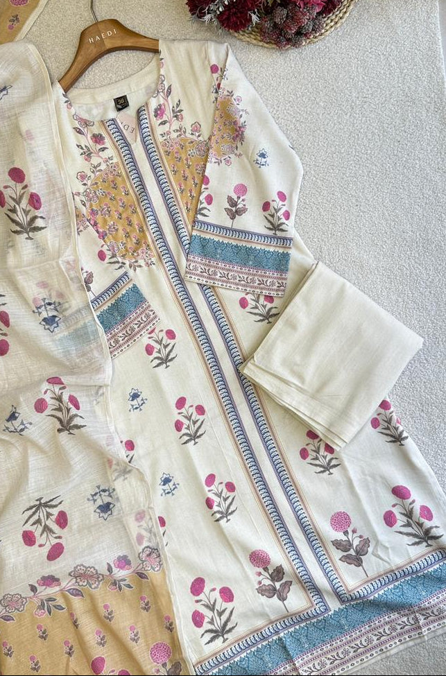19348 Beautiful handworked suit