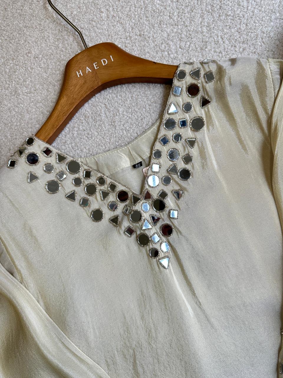 19371 Beautiful mirror worked suit