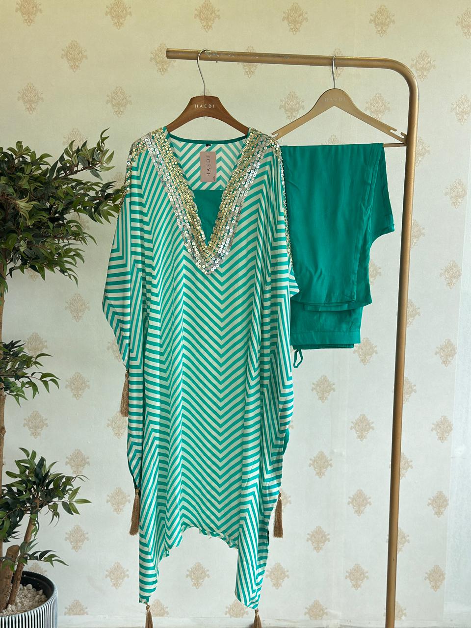 19408 / CMD 57385 Beautiful Crepe silk kaftan