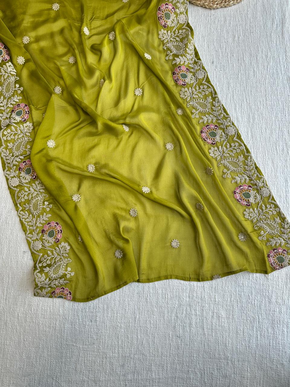 19365 / CMD 57279 Beautiful kurti palazzo set