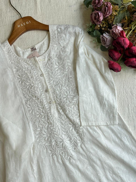 19353 Beautiful embroidered suit