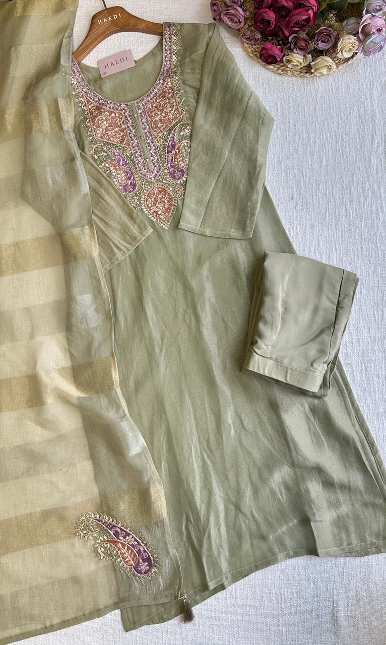 Beautiful soft tissue silk suit/19361