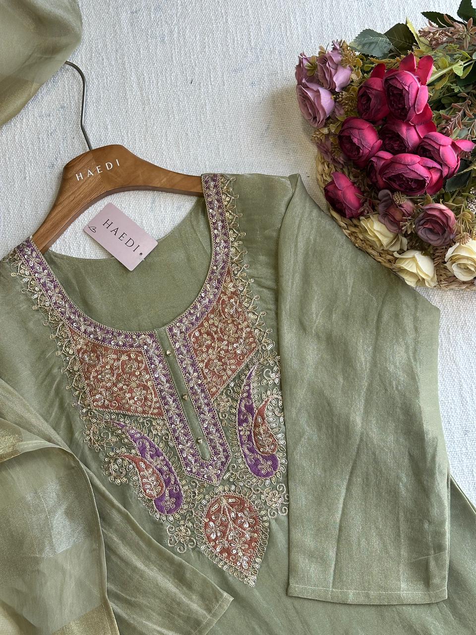 Beautiful soft tissue silk suit/19361
