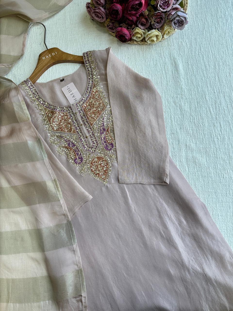 Beautiful soft tissue silk suit/19361