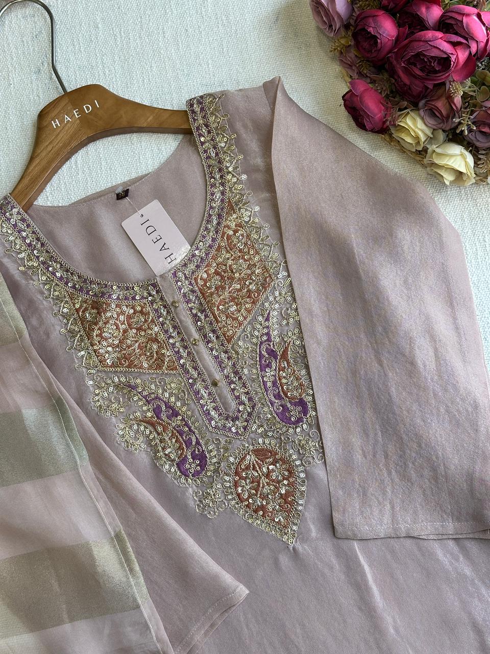 Beautiful soft tissue silk suit/19361