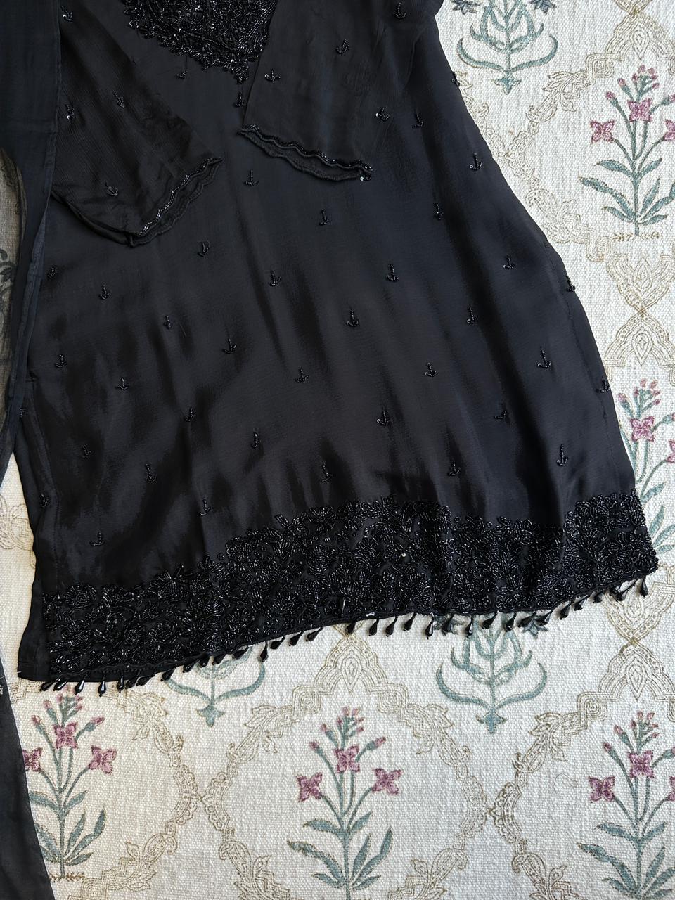 57308 Beautiful partywear suit