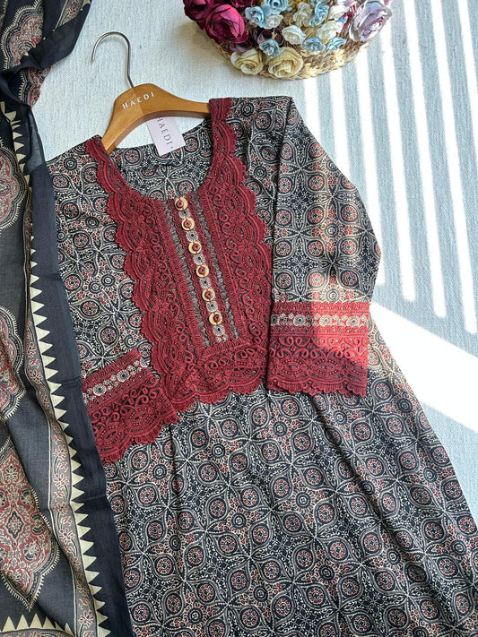 19266 Premium cotton suit with lace detailing