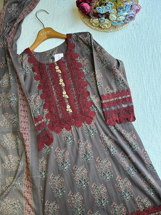 19265 Premium cotton suit with lace detailing